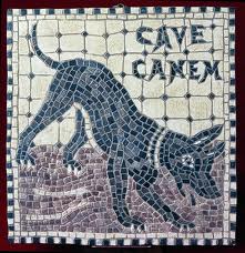 Cave canem: cave!